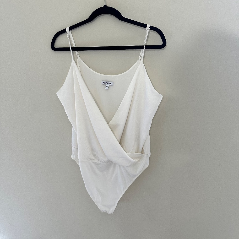 🤍NWOT White Express Bodysuit🤍
